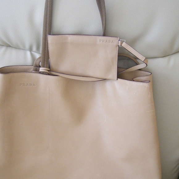Prada Tote Leather - Picture 2 of 6